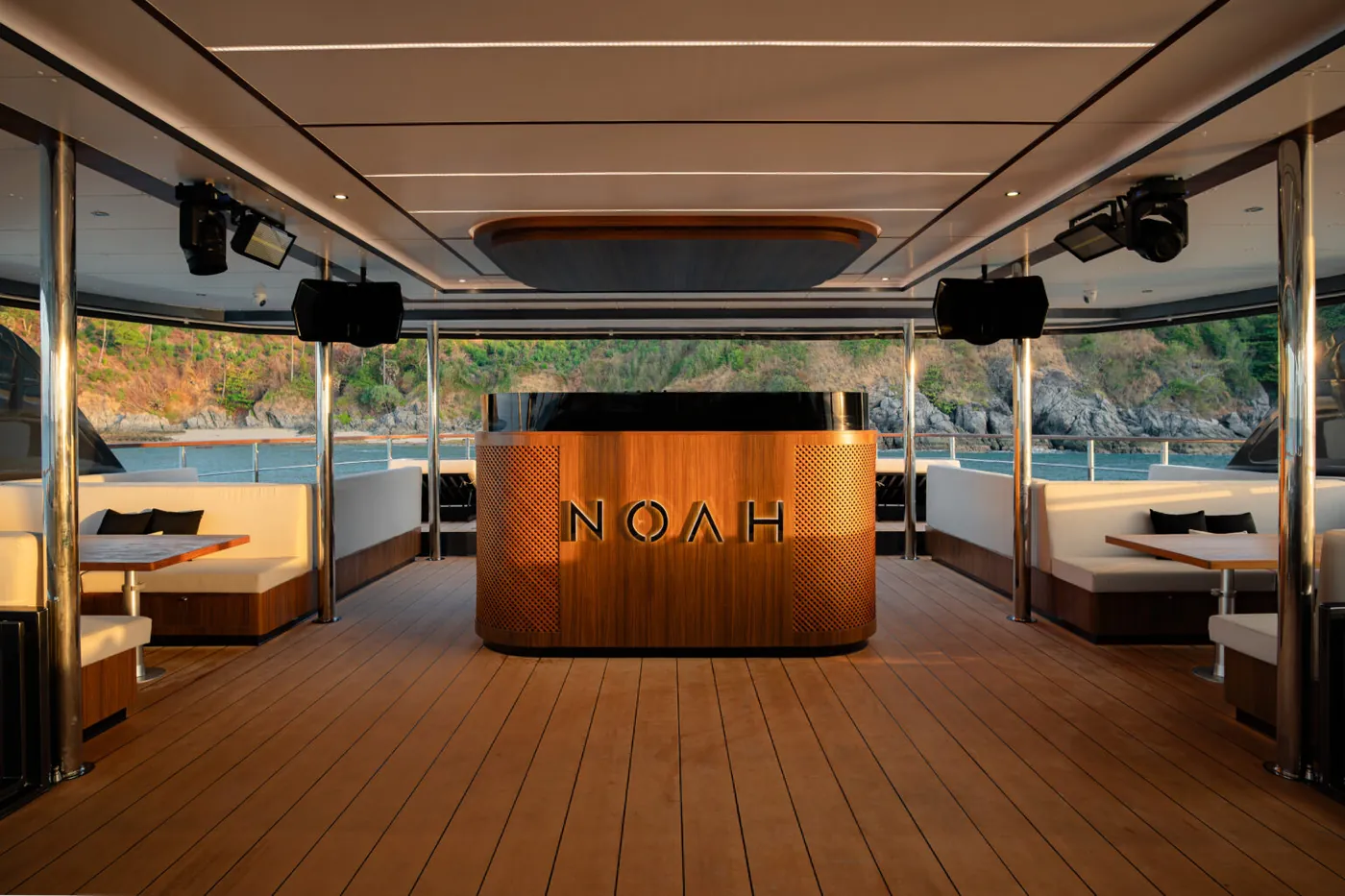 Noah Yacht Club, BUILD THE IDENTITY 1