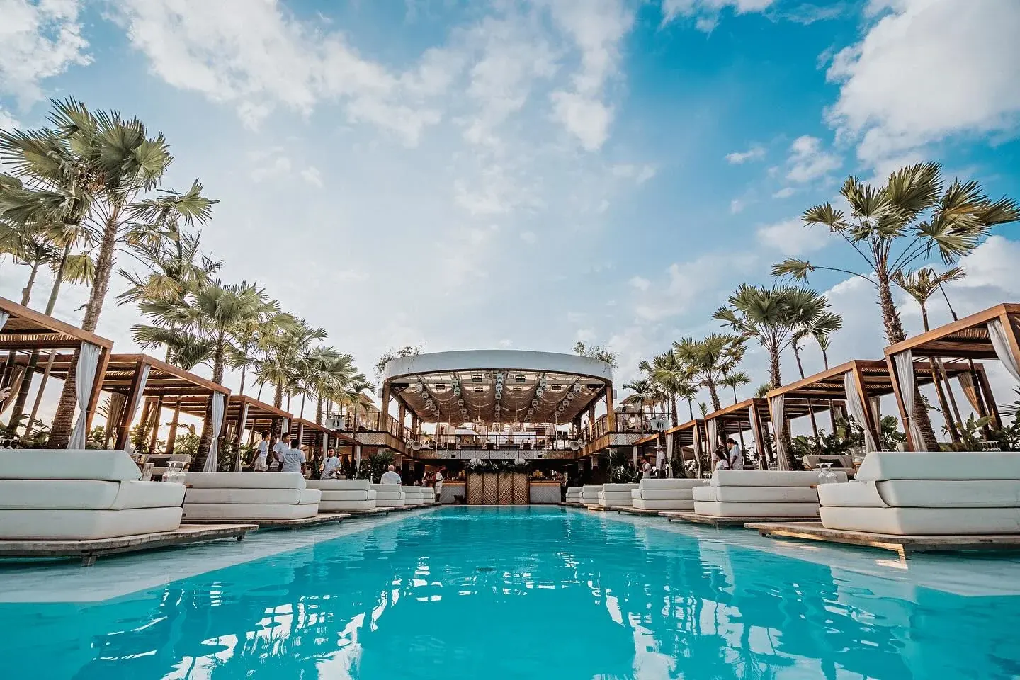 Yona Beach Club, BUILD THE IDENTITY 2