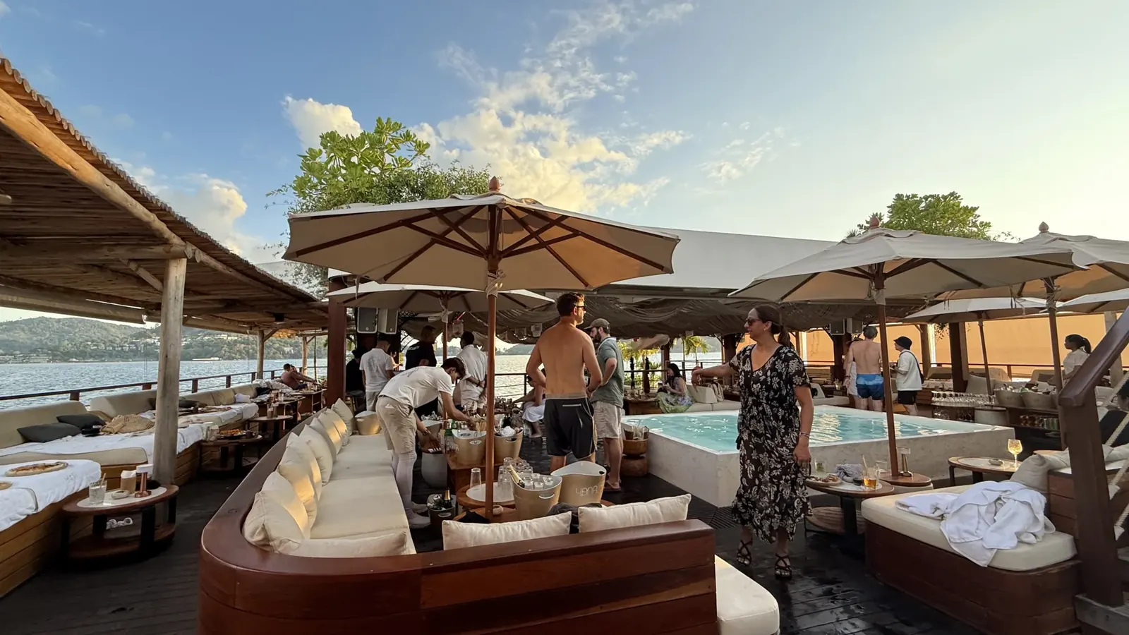 Yona Beach Club 3